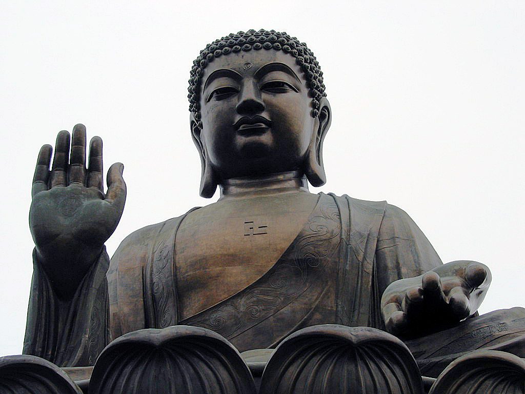 Por qué Buda tiene una esvástica en el pecho y qué significa 38 buda meditando con esvastica en el pecho