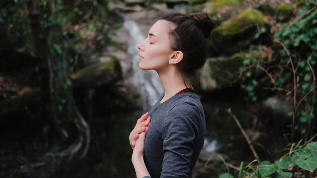 Qué significa estar relacionado con lo divino o lo espiritual en la vida diaria 39 conexion espiritual en la naturaleza serena