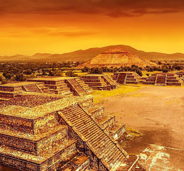 Ruinas de Teotihuacán al atardecer
