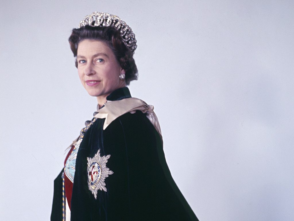 Qué ocurrió con la reina Isabel y por qué su muerte fue tan relevante 33 retrato elegante de la reina isabel ii