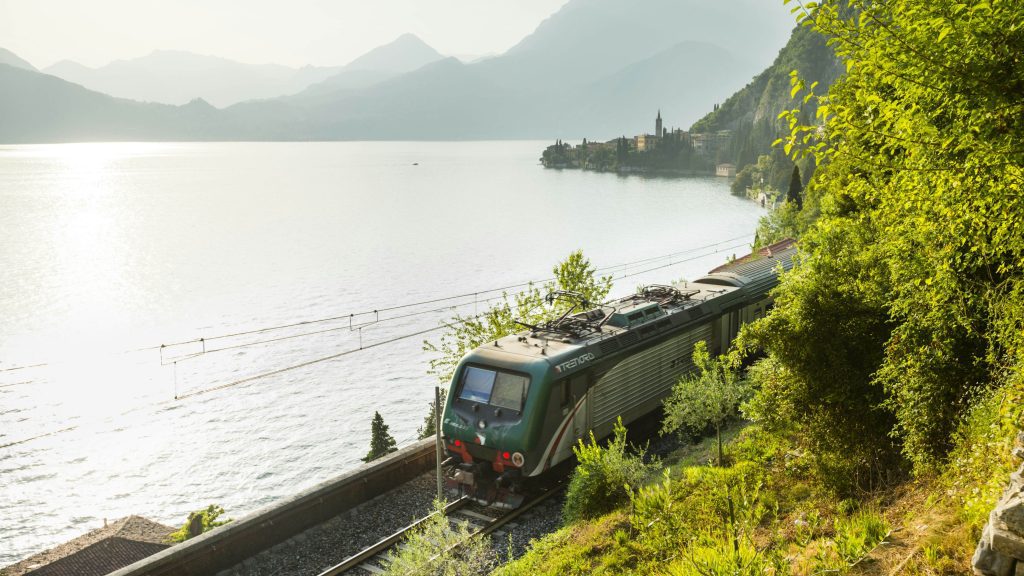 Cuánto tiempo se tarda en viajar en tren de Milán a Roma 25 tren viajando a traves del campo italiano